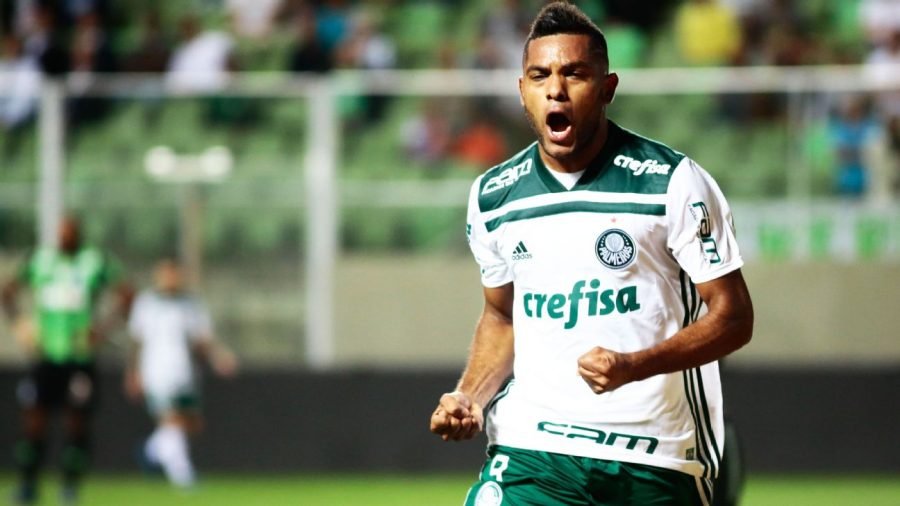 Palmeiras vence América no Independência e larga na frente