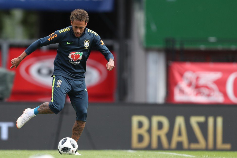 Brasil treina completo antes de embarque para São Petersburgo