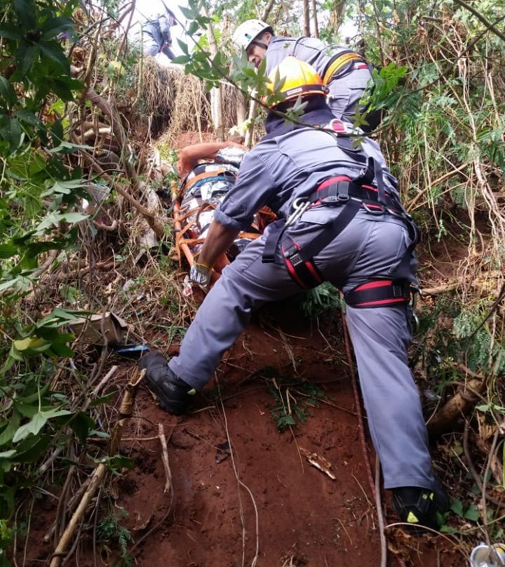 Botucatu: Bombeiros relatam resgate de idoso encontrado em buraco