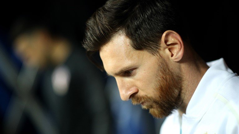 Dinamarca e França avançam; já a Argentina é goleada e se complica