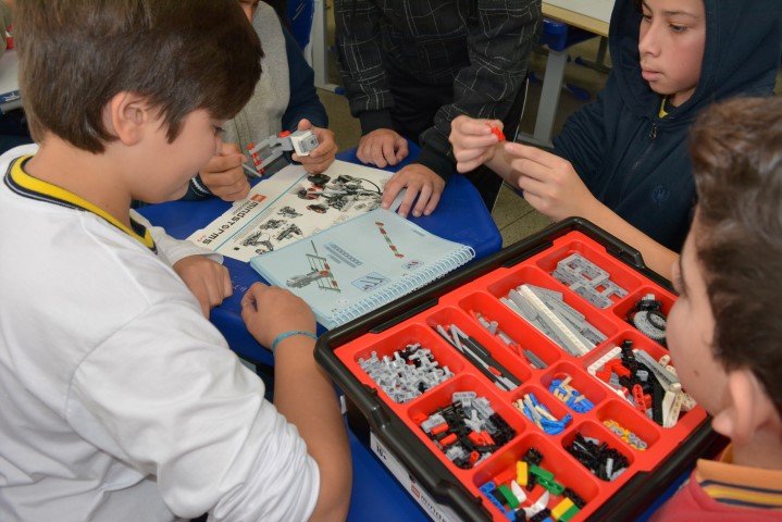 Escola Municipal desenvolve projeto de Robótica
