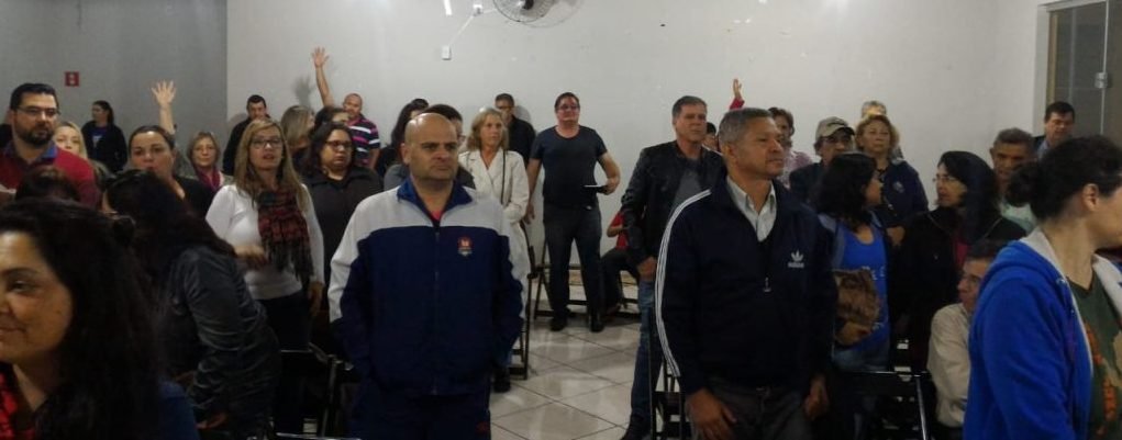 Servidores municipais votam por 2% de reajuste salarial