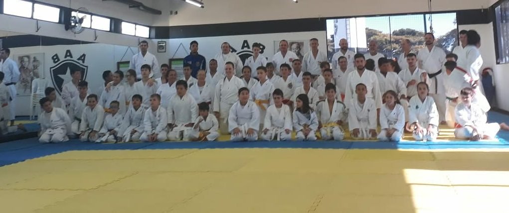 Botucatu recebe exame de faixas da Federação Paulista de Karatê