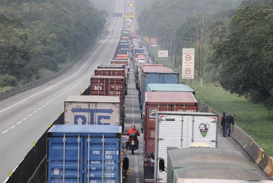 Governo diz que vai revogar nova tabela de fretes nesta sexta-feira