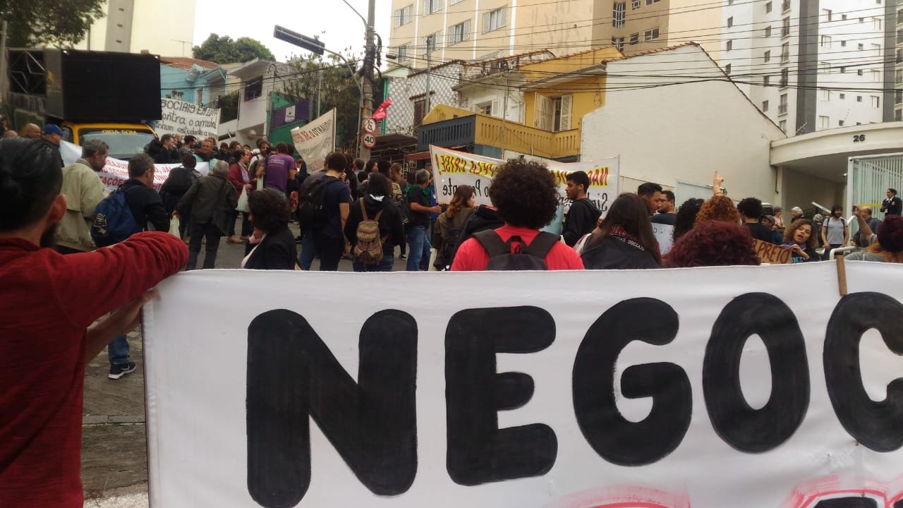 Reitor mantém proposta de 1,5% de reajuste salarial e servidores da Unesp prosseguem greve