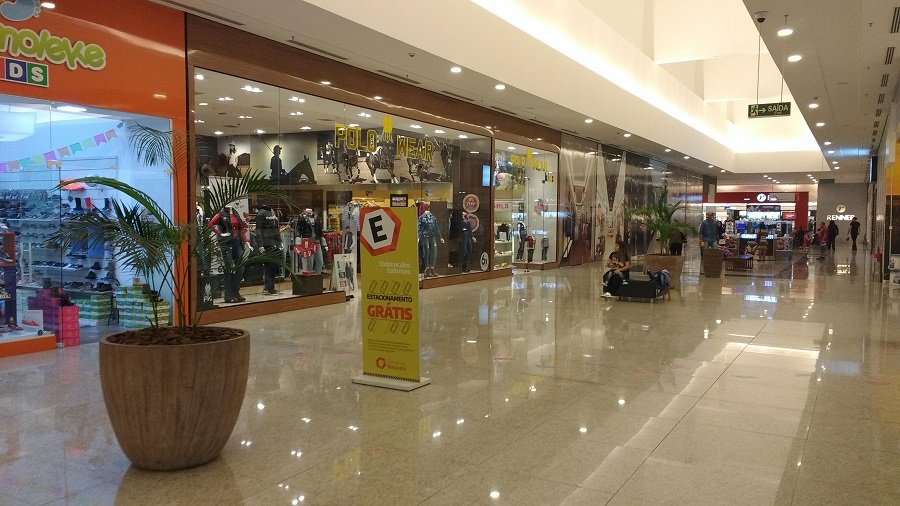 Vendas do comércio caem 0,6% de abril para maio