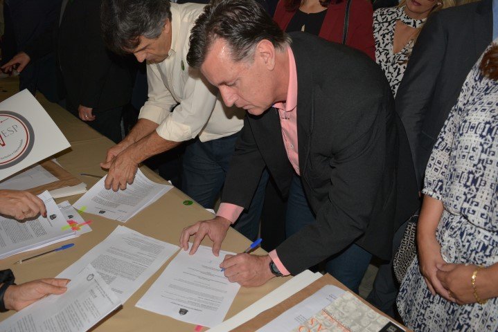 Botucatu assina convênio com a UNIVESP