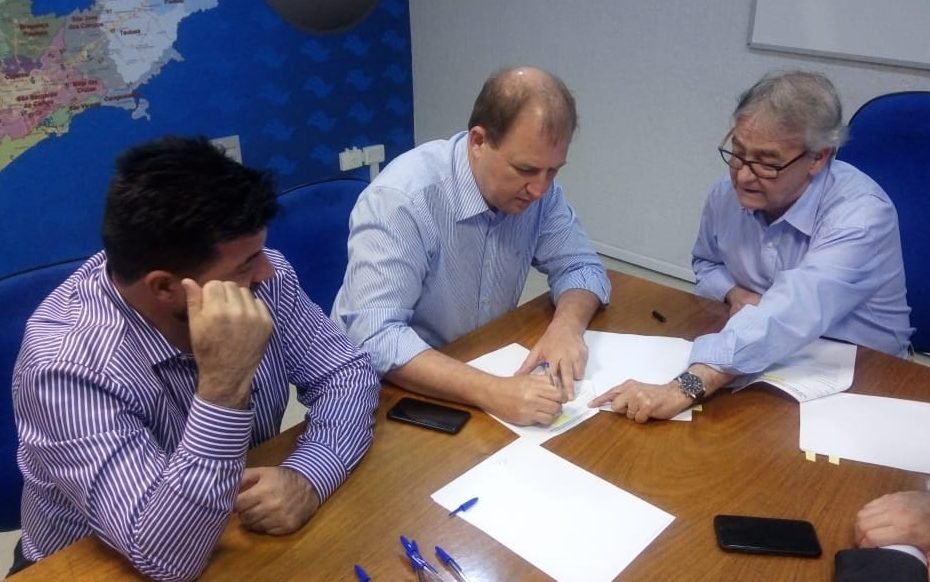 Botucatu firma convênio de R$ 3,5 milhões para recape na Alcides Soares