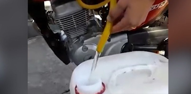 Botucatu: motociclista grava vídeo denunciando posto por adulteração de gasolina