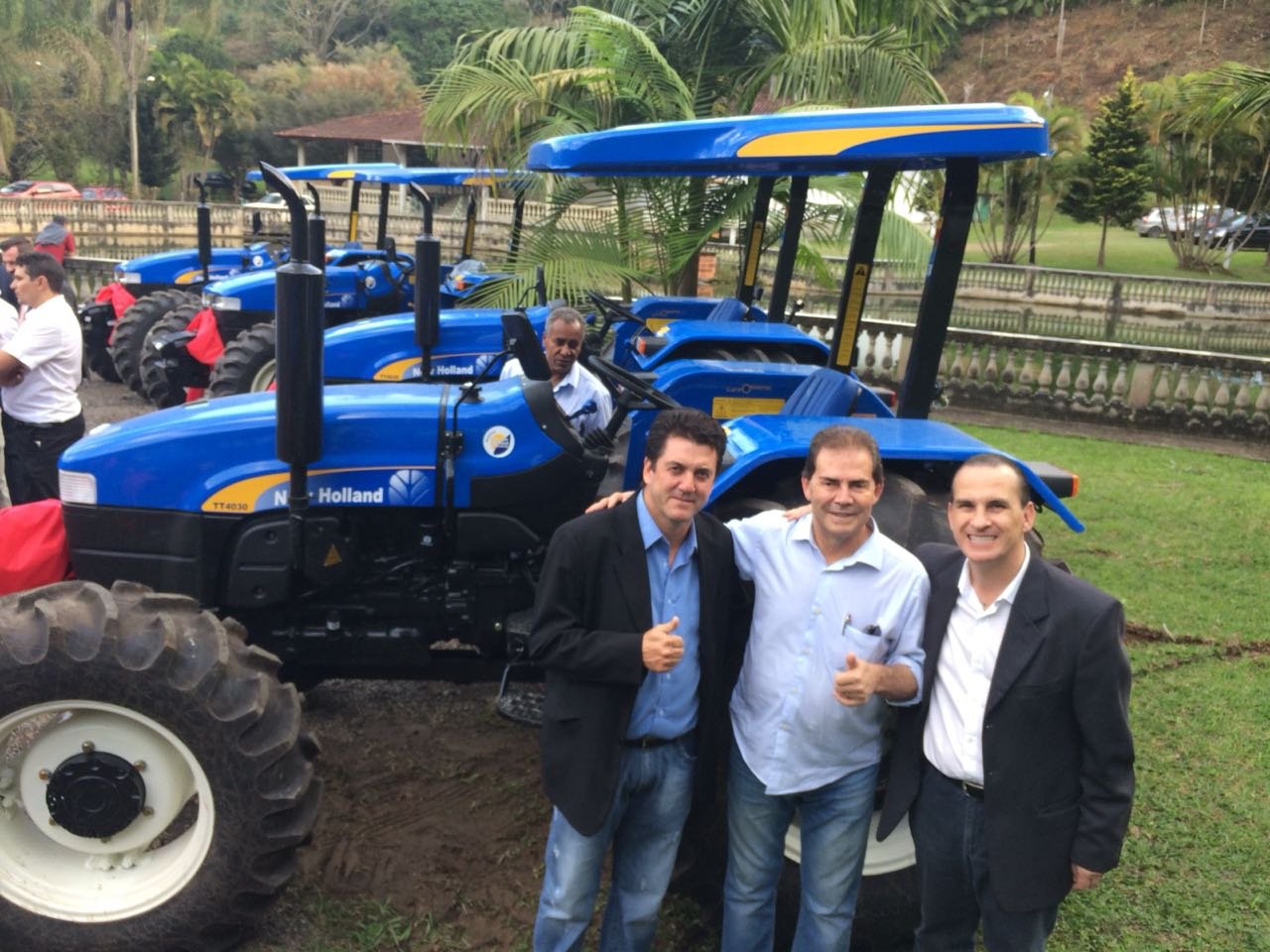 São Manuel recebe trator para modernização da agricultura familiar