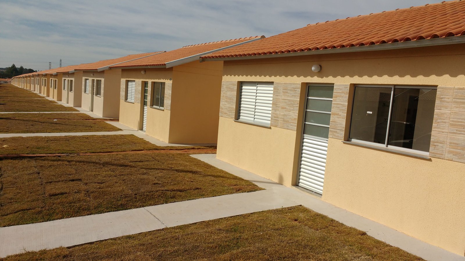 Moradores do Residencial Para Todos recebem as chaves das 337 casas