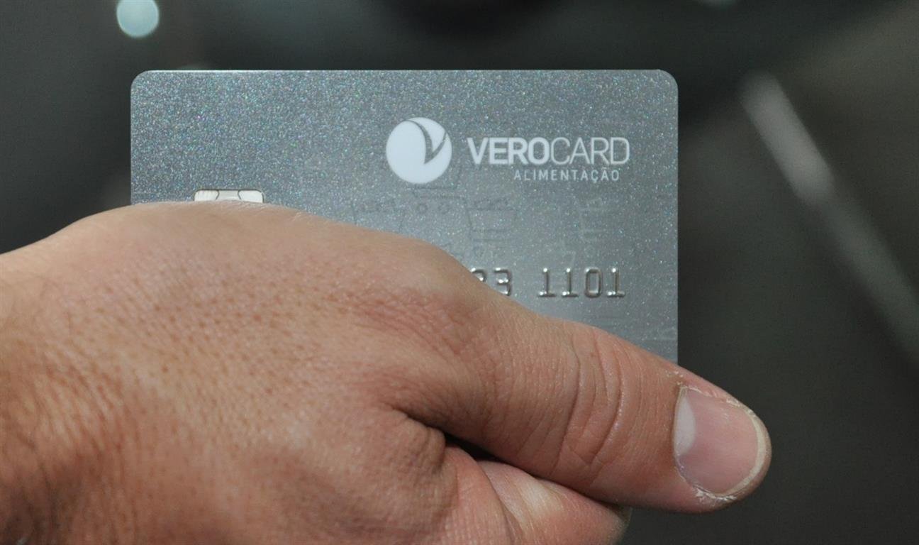 Prefeitura e Verocheque assinam contrato para novo vale-alimentação