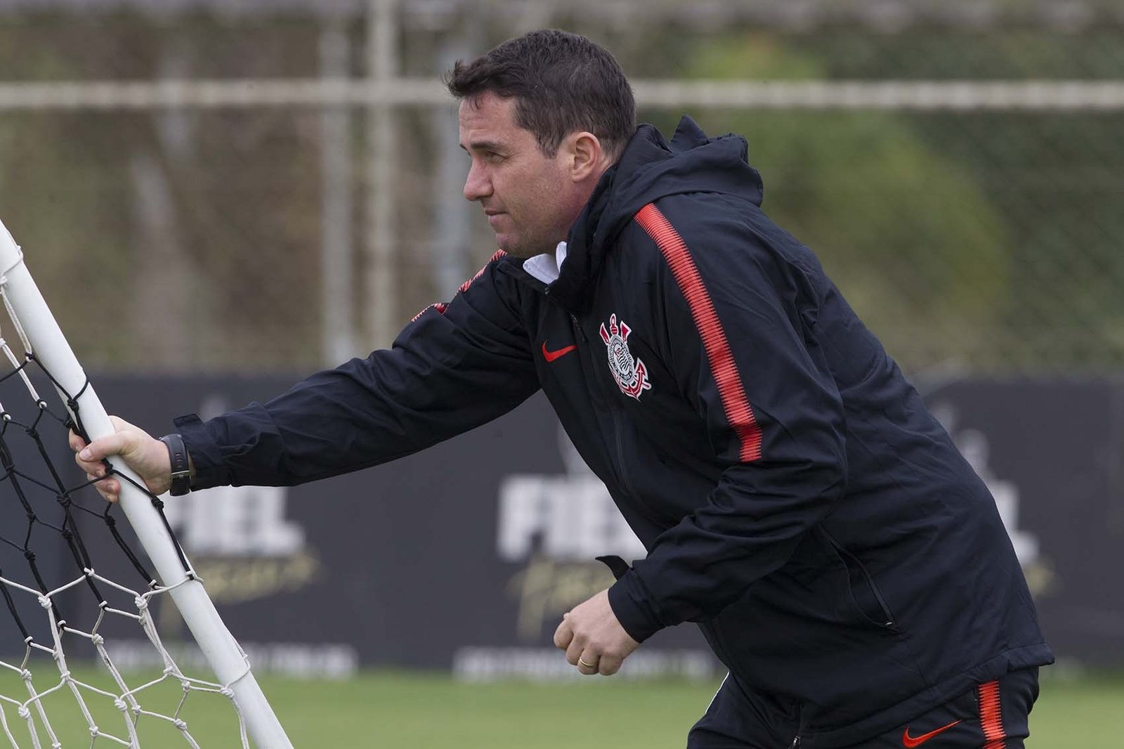Corinthians recebe o Colo Colo-CHI buscando virada para avançar
