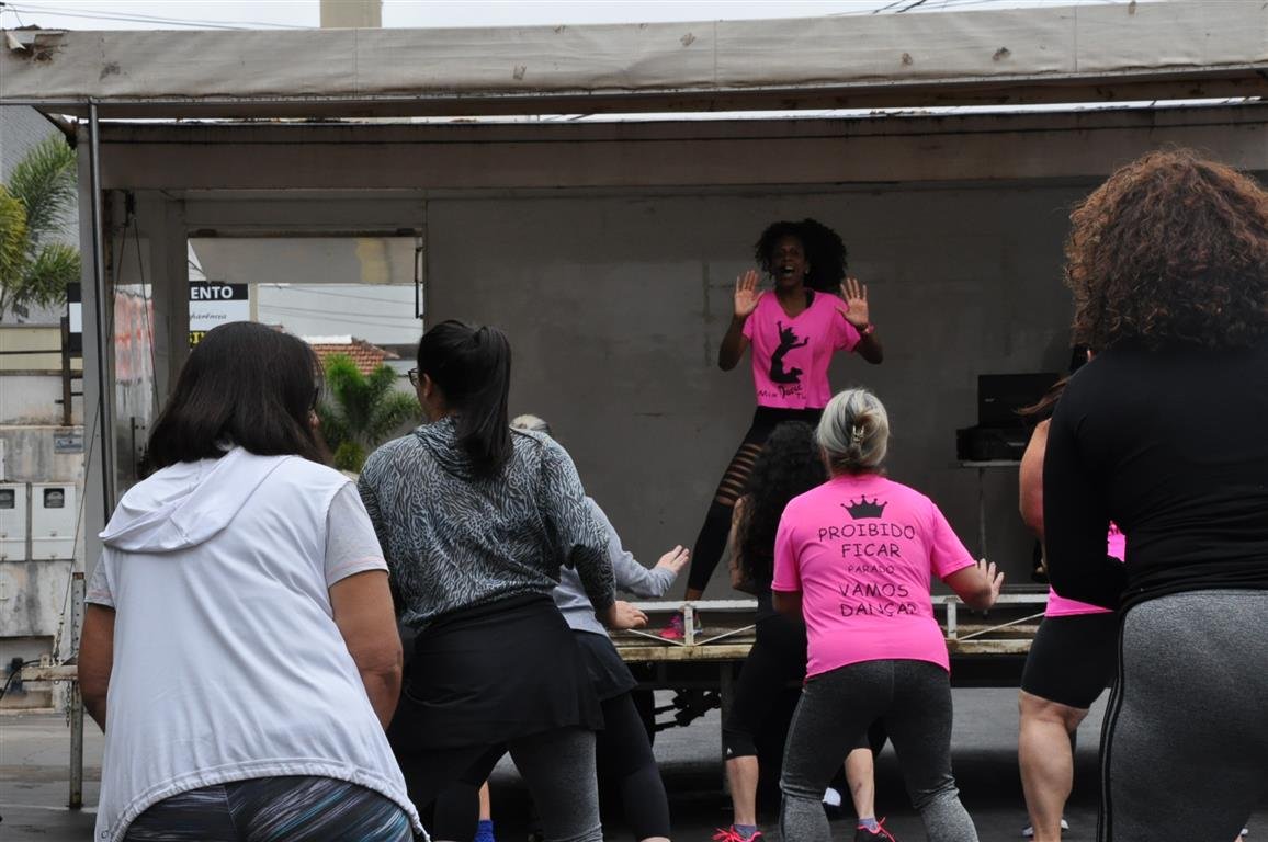 “A Avenida é Sua” terá corte de cabelo gratuito e vacinação antirrábica para cães e gatos neste domingo, 02