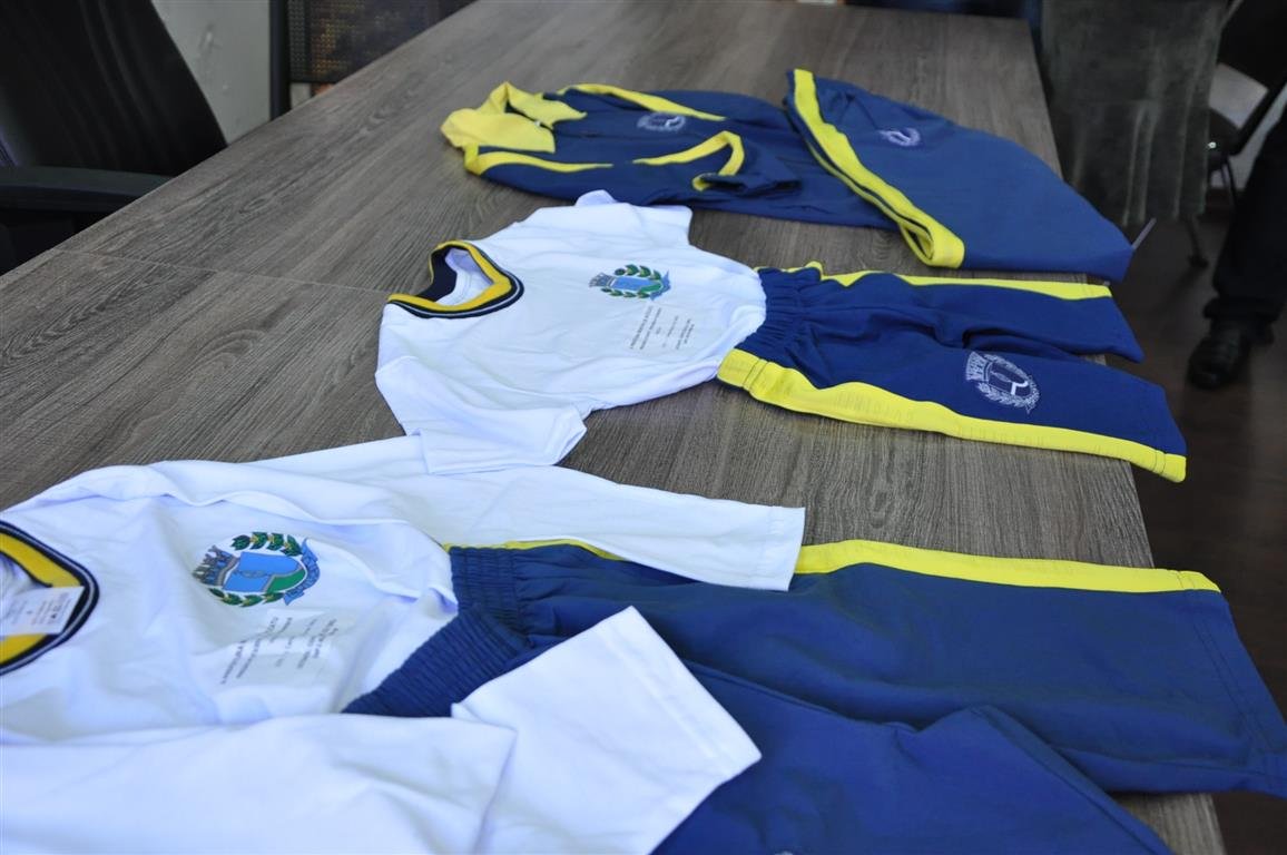 Botucatu se antecipa e distribui uniformes escolares para ano letivo de 2019