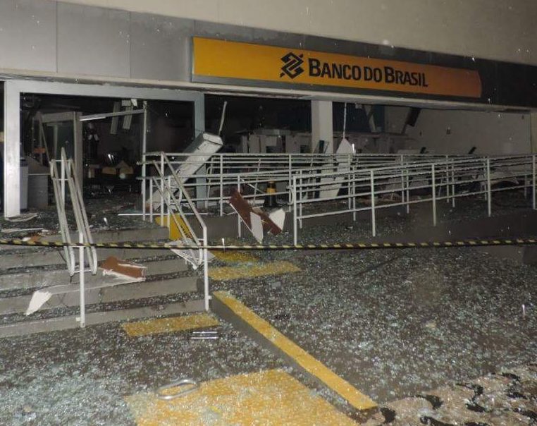 Bandidos explodem Banco do Brasil em Conchas pela quarta vez