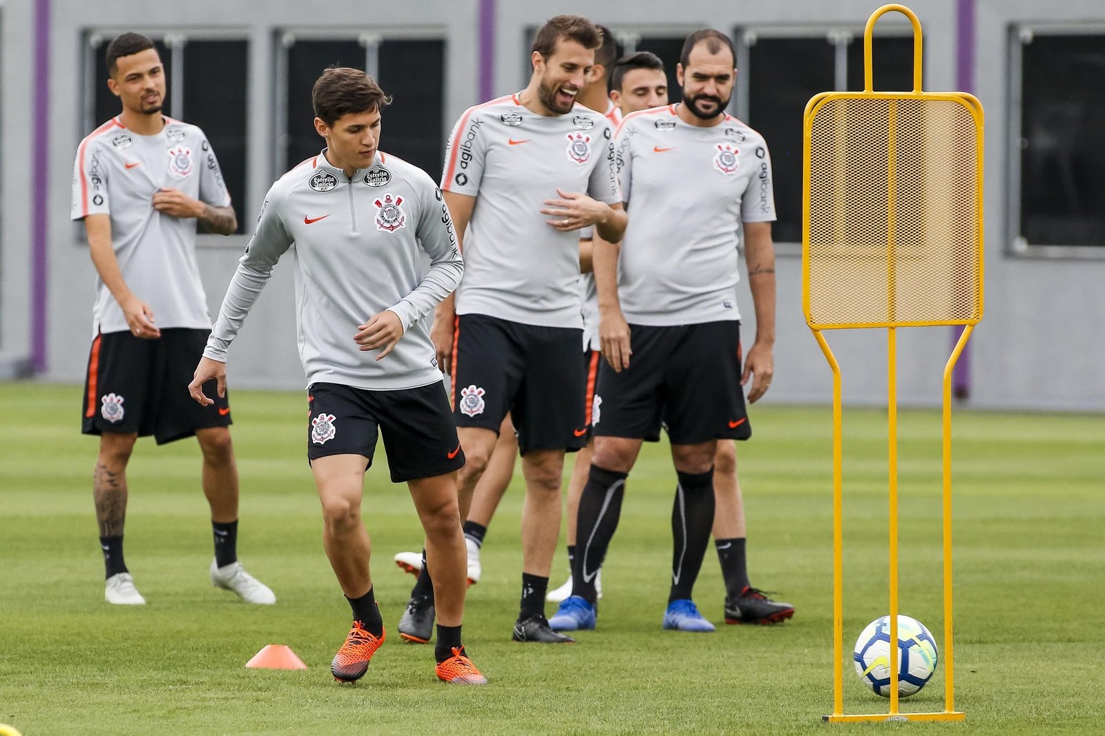 Embalado por classificação, Corinthians enfrenta o América-MG