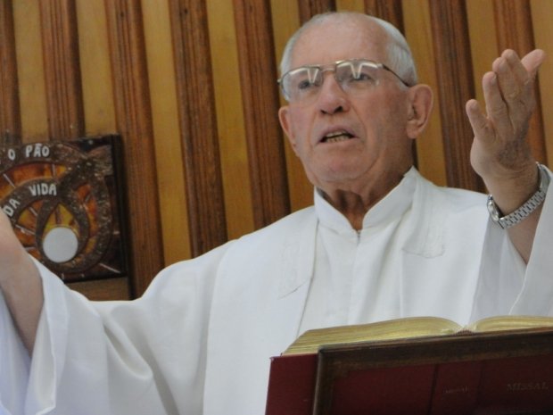 Morre frei Constantino Bombo