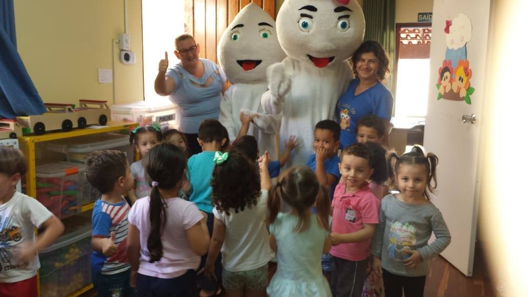 UBS Vila Jardim vacina crianças em creche e conjunto habitacional contra poliomielite e sarampo