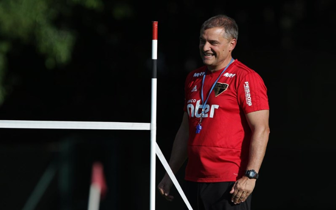 São Paulo recebe América-MG para manter a liderança