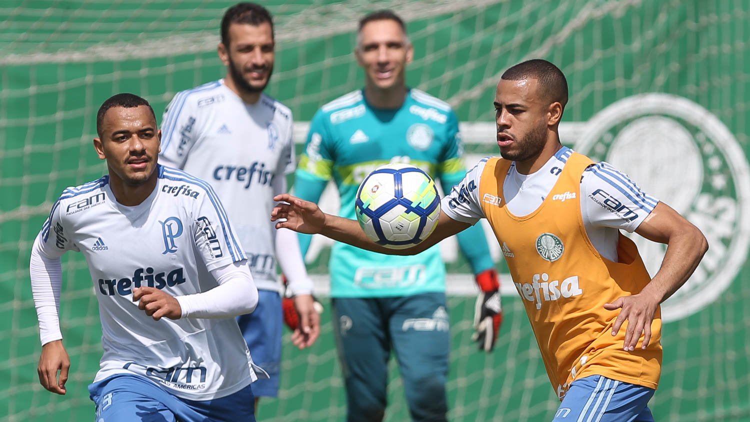 Em momentos distintos, Palmeiras e Corinthians fazem clássico da rodada