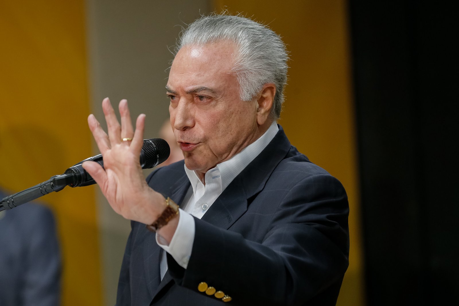 Temer diz que apoiará transição para próximo governo