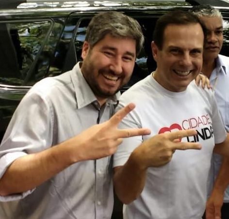 Presidente do PSDB publica foto de Fernando Cury com Dória e gera confusão na eleição em Botucatu