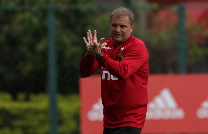 São Paulo e Palmeiras disputam clássico pela liderança neste sábado (06)