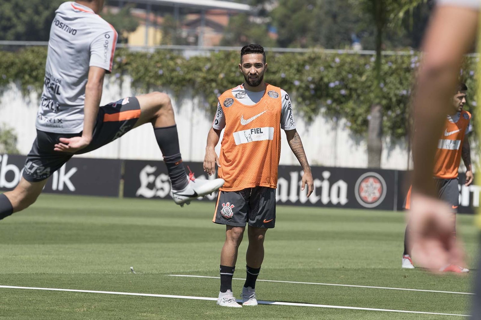 Em busca do G6, Santos disputa clássico com Corinthians na noite de sábado (13)