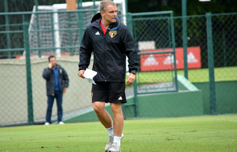 São Paulo recebe o Atlético-PR para seguir disputando o título