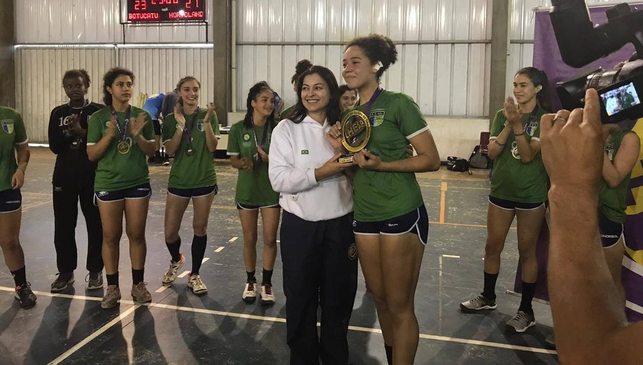 Equipe juvenil feminina de Botucatu é campeã da Liga de Handebol do Estado de São Paulo