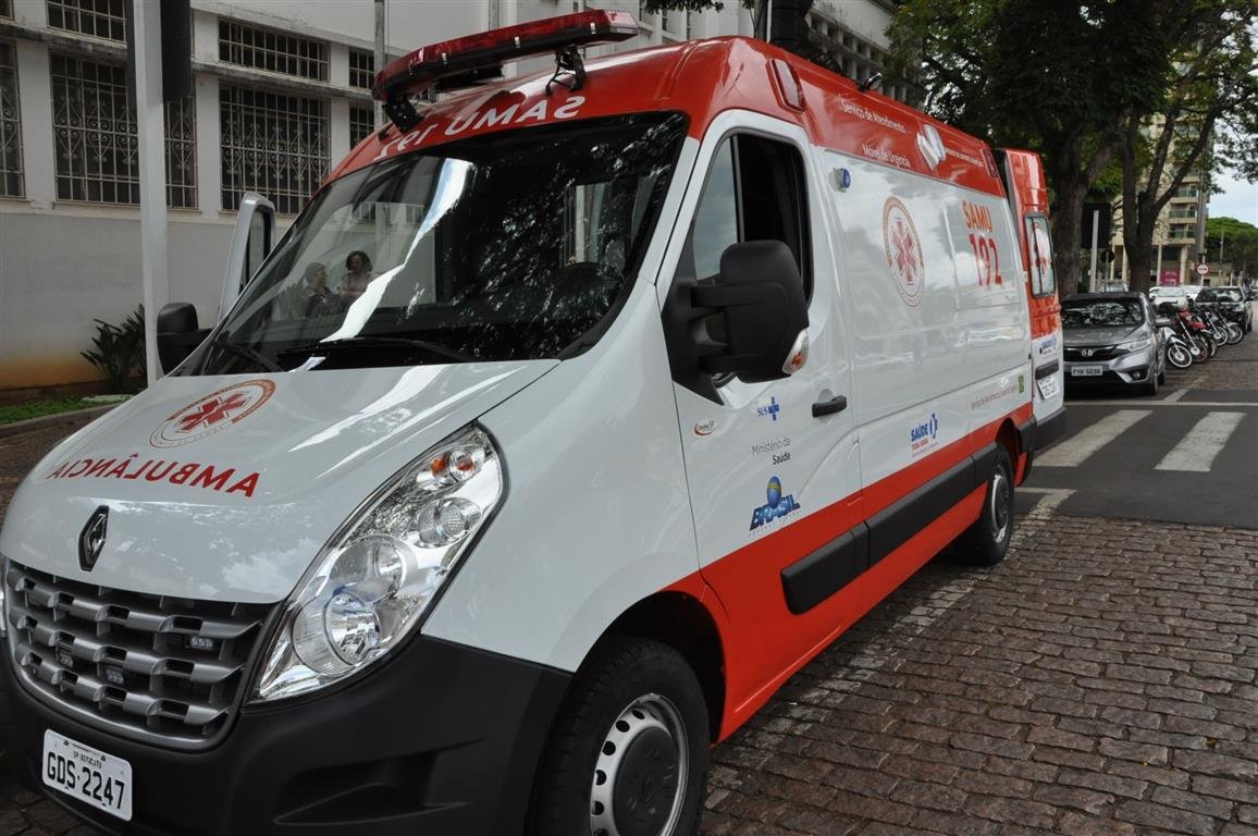 Botucatu recebe nova ambulância para o SAMU192