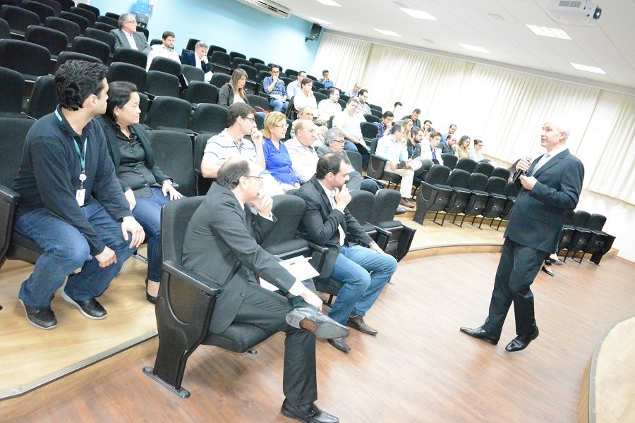 Hospital das Clínicas reúne profissionais para debater avanços e desafios nas cirurgias bariátrica e metabólica