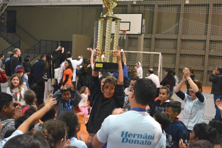 Hernani Donato é campeã geral dos Jogos Infantis “Plínio Paganini”