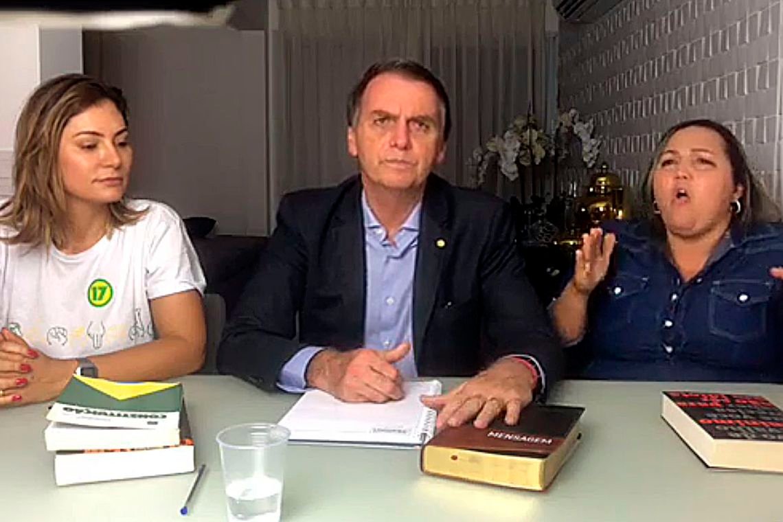 Bolsonaro diz que governará “ao lado” da Constituição
