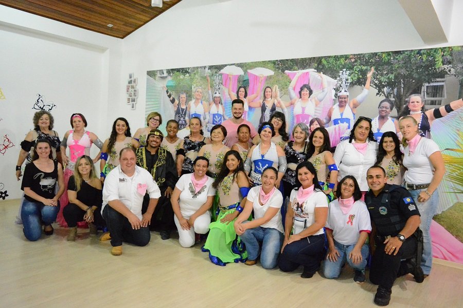 Projeto Mulher Feliz recebe novos figurinos de dança do ventre