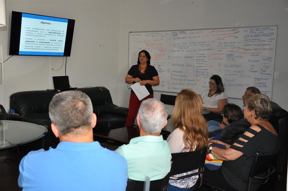 Prefeitura lança programa para formação profissional e geração de renda