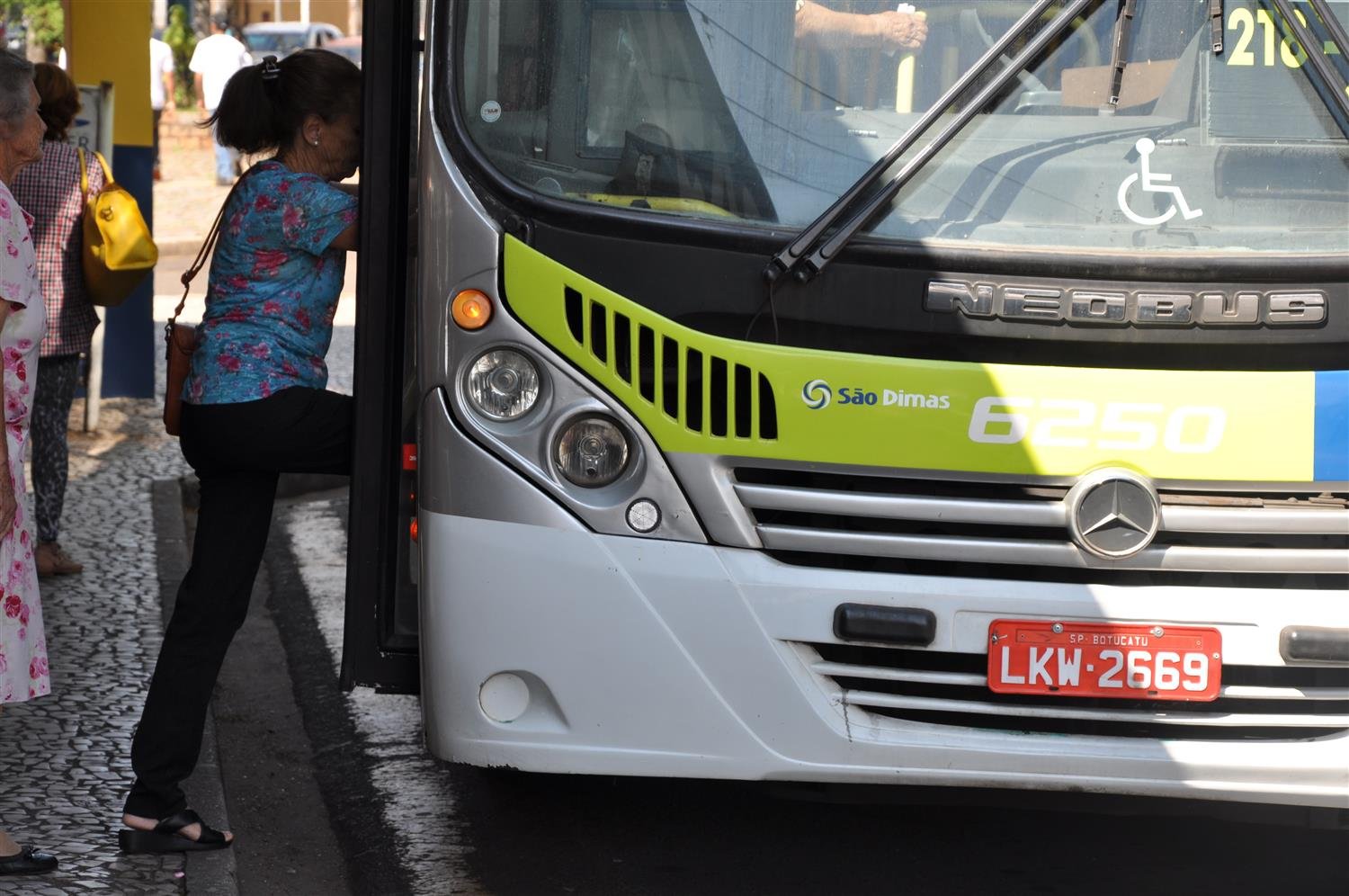 Linha de ônibus terá horário especial para atender estudantes que farão prova da Fuvest