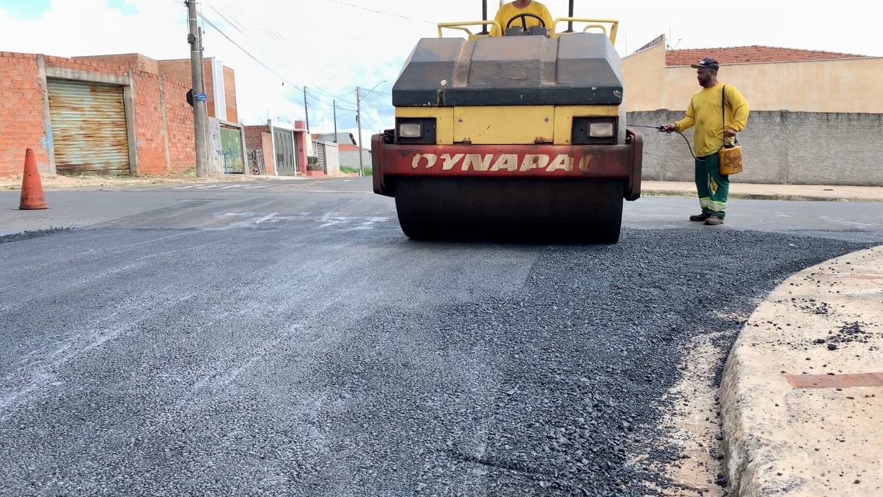 Começa o recapeamento do bairro Jardim Monte Mor