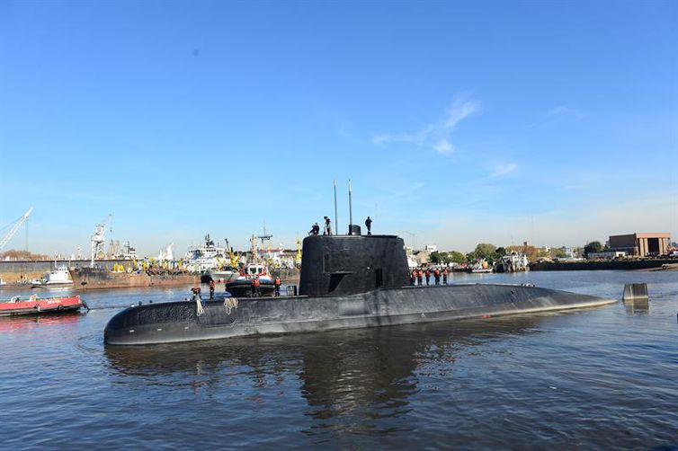 Governo da Argentina diz que não há tecnologia para retirar submarino
