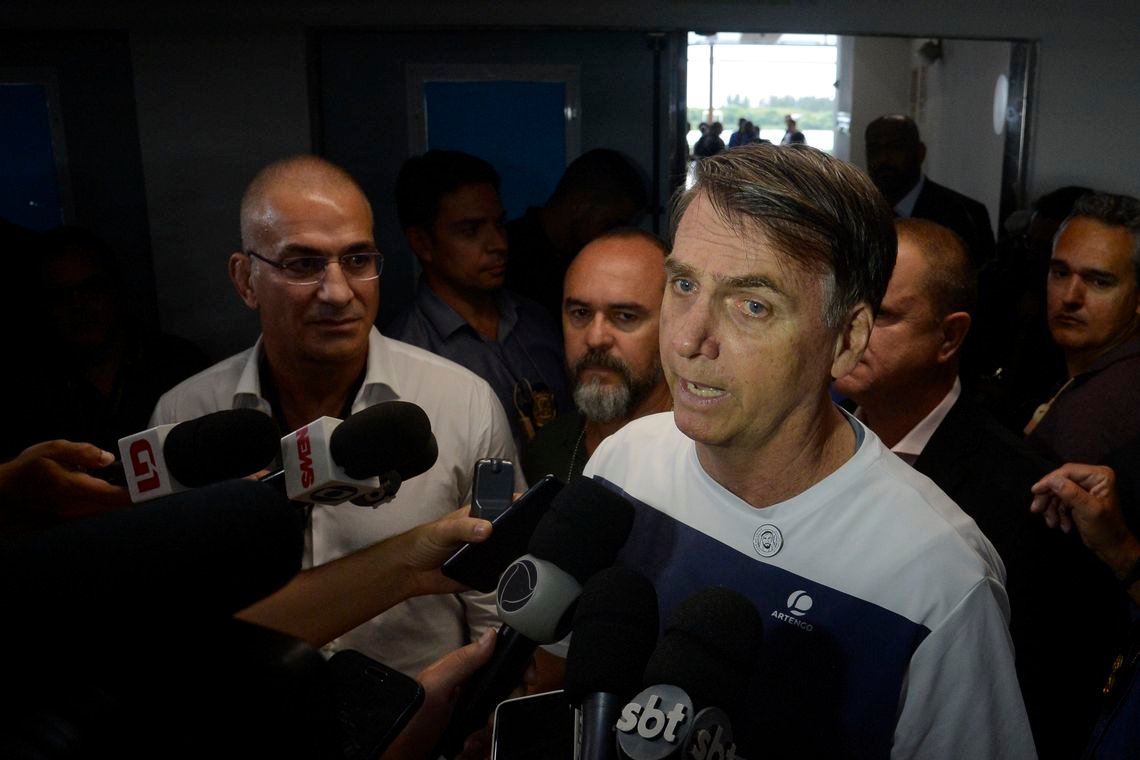 Petrobras pode ser privatizada em parte, diz Bolsonaro