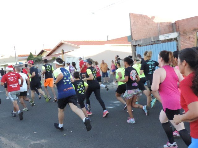 Corrida e Caminhada Educação Solidária arrecadou  300 litros de leite para ações sociais