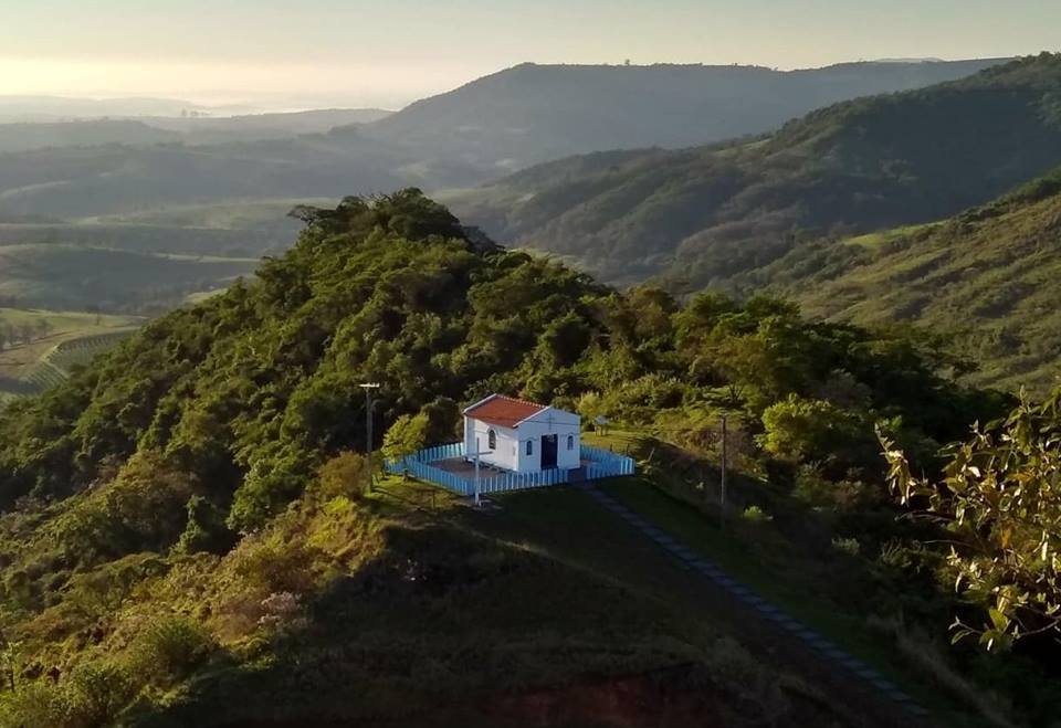 Capela de São Cristóvão e a exuberância da Cuesta