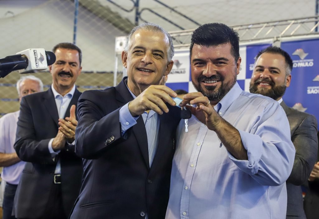 Em Botucatu, governador realiza entrega de 102 ônibus escolares