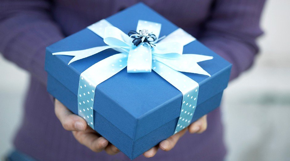 Consumidores dizem que gastarão menos neste Natal, mas valor médio dos gastos será 4,5% maior,