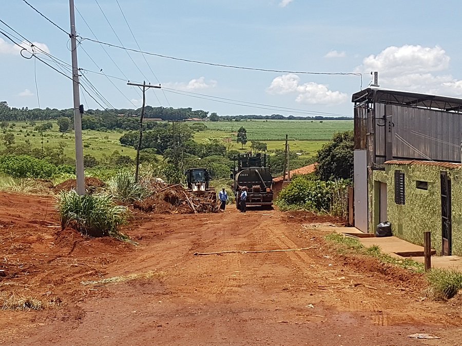 Parceria entre Prefeitura e Usina garante manutenção de rua em São Manuel
