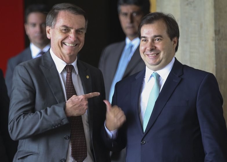 Maia nega que tenha cogitado abrir impeachment de Bolsonaro