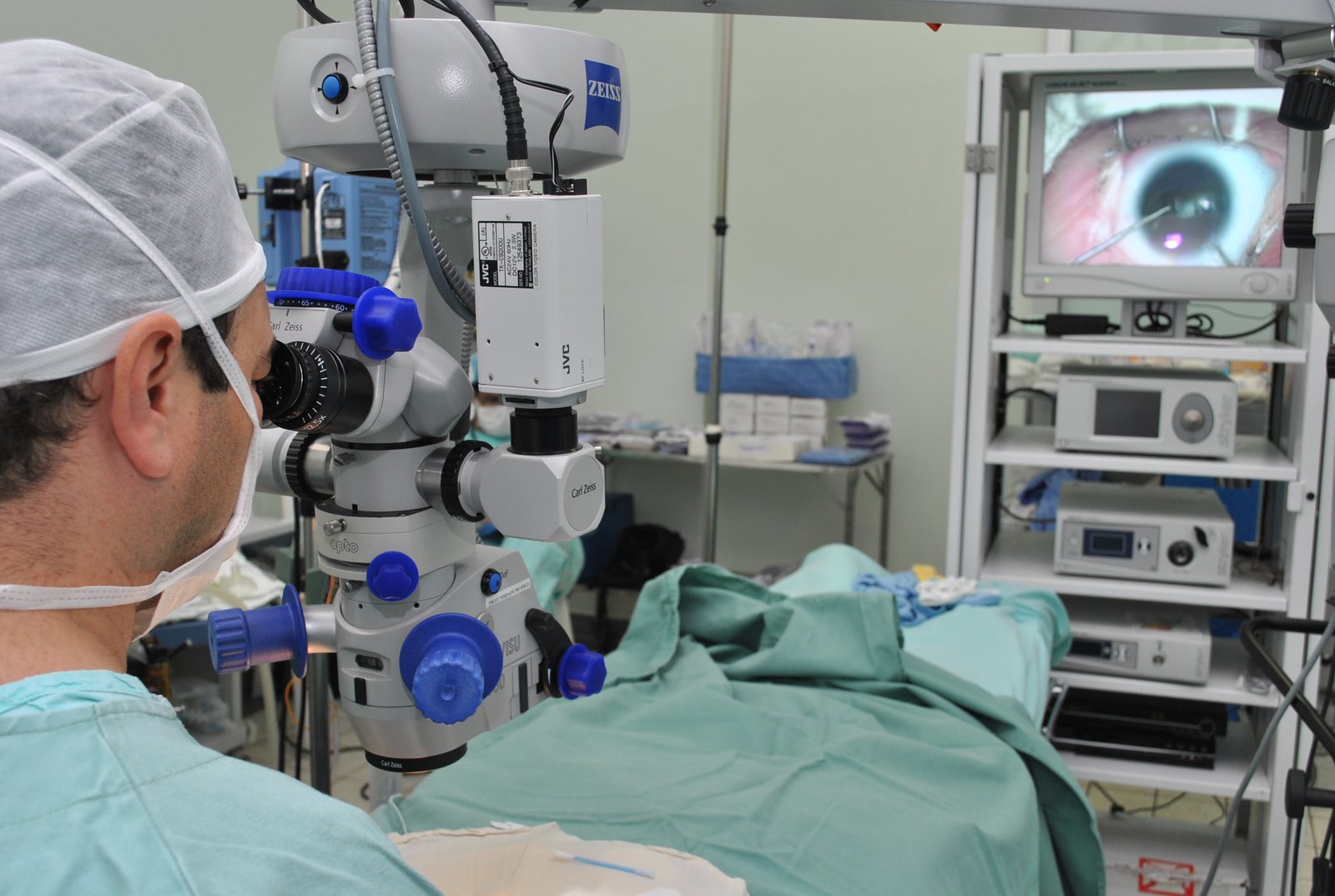 SUS oferece novo tratamento para pacientes com degeneração da retina