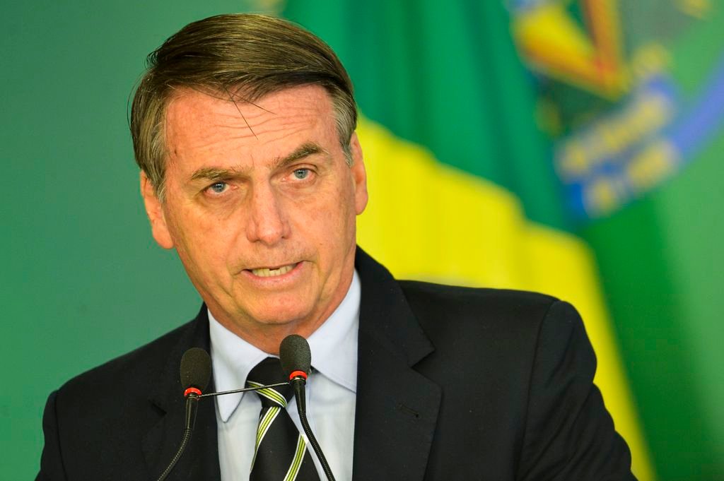Por decreto, Bolsonaro flexibiliza posse de arma