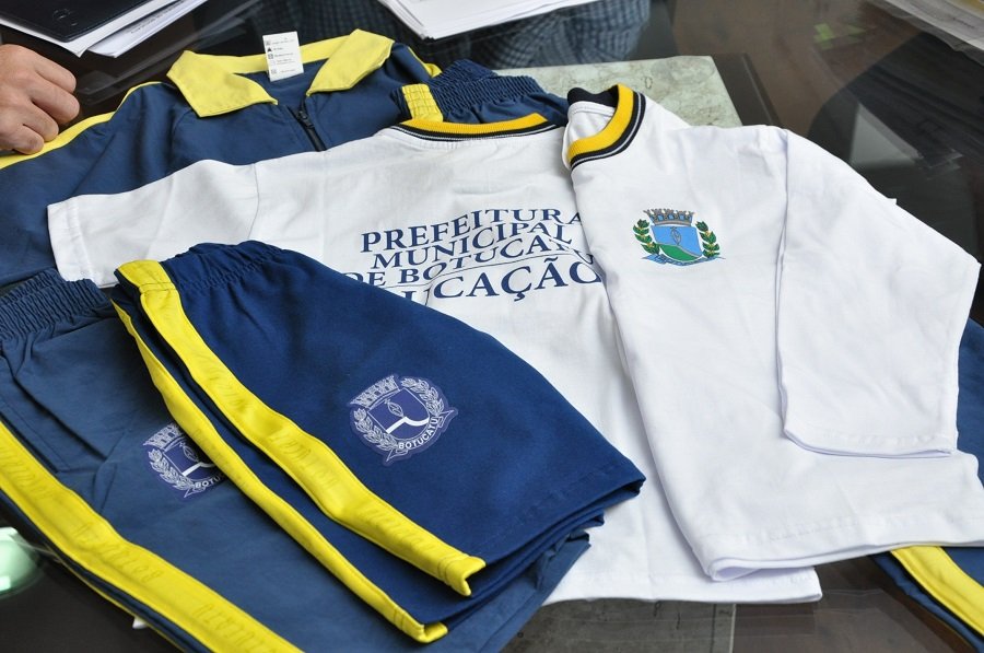 Uniformes da Rede Municipal de Ensino começarão a ser entregues na terça-feira, 26